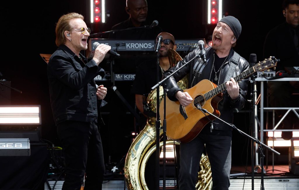 U2 compartilha letra reescrita de Beautiful Day em homenagem a Glen Hansard em funeral em Dublin