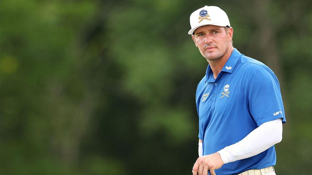 DeChambeau chama imprensa de máfia e pede retirada de jornalista do driving range em Indianápolis