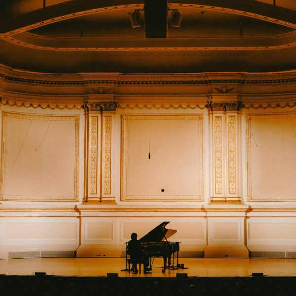 Filme de Paul Thomas Anderson sobre show de Cameron Winter no Carnegie Hall ganha data de estreia