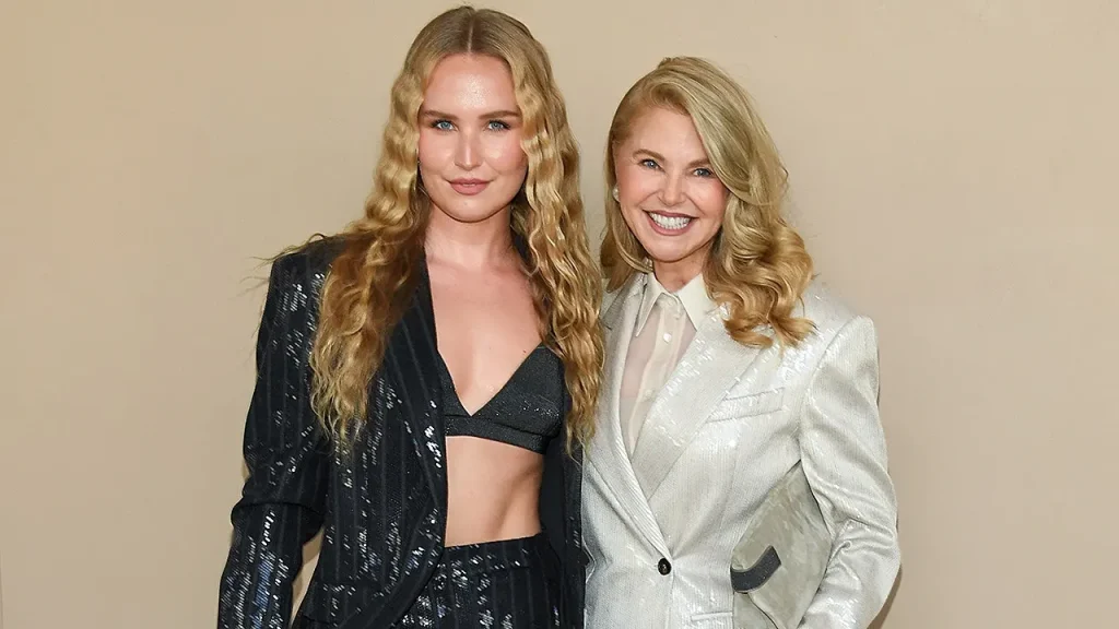 Christie Brinkley confunde seguidores ao posar para nova linha de prosecco: Pensei que era sua filha