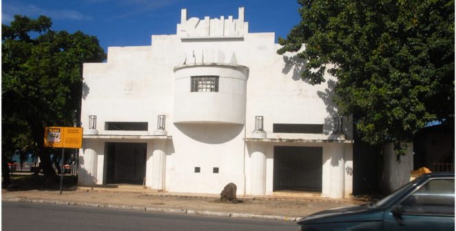 Coletivo leva cinema ao ar livre para a porta do Cine Olinda, fechado há mais de 40 anos