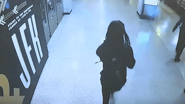 Polícia da Filadélfia procura homem que aterrorizou pedestres usando máscara de Chucky