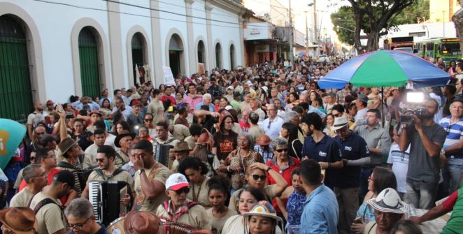 Procissão das Sanfonas celebra centenário de Dona Helena e 80 anos de Alceu Valença em Teresina