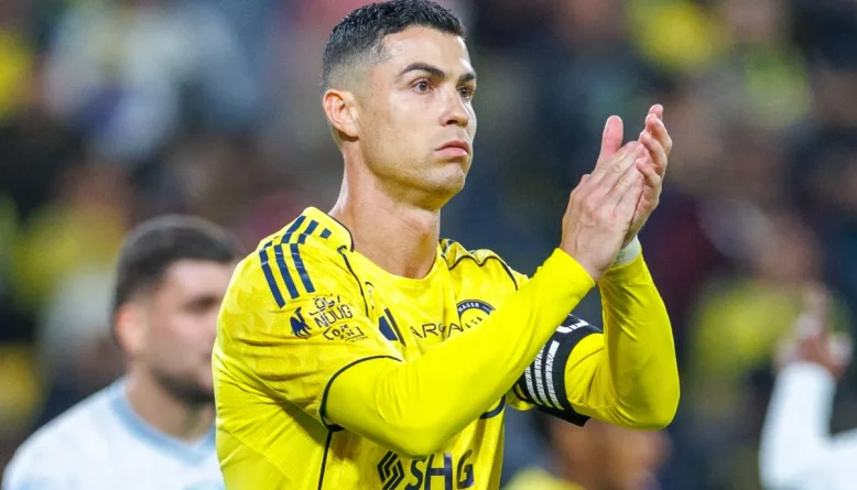 Cristiano Ronaldo se reapresenta ao Al Nassr após folga e acompanha amistoso contra o Almeria