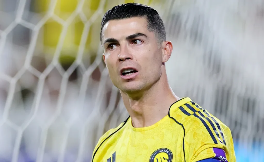 Ronaldo celebra virada heroica do Al Nassr após ser substituído no intervalo