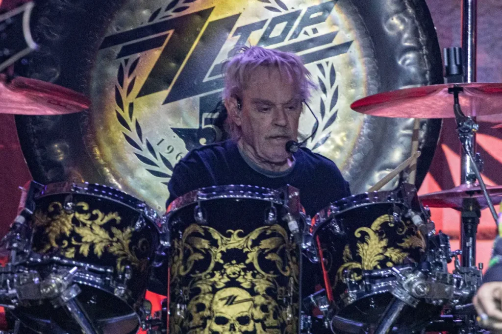 Baterista do ZZ Top, Frank Beard morre aos 77 anos; última apresentação foi em novembro na Califórnia