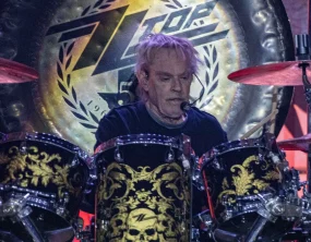 Baterista do ZZ Top, Frank Beard morre aos 77 anos; última apresentação foi em novembro na Califórnia