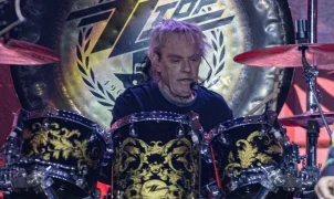 Baterista do ZZ Top, Frank Beard morre aos 77 anos; última apresentação foi em novembro na Califórnia