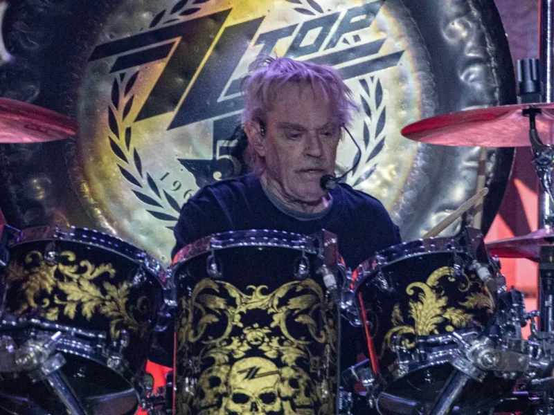 Baterista do ZZ Top, Frank Beard morre aos 77 anos; última apresentação foi em novembro na Califórnia