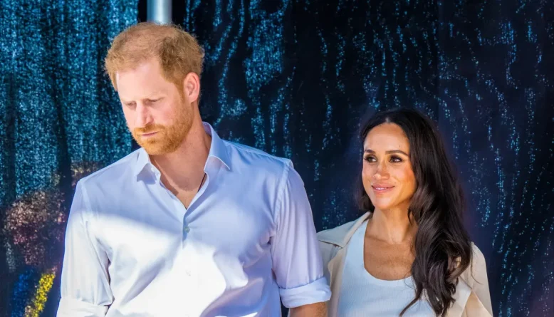 Comentarista real vê retorno de Harry e Meghan ao Reino Unido como admissão de fracasso