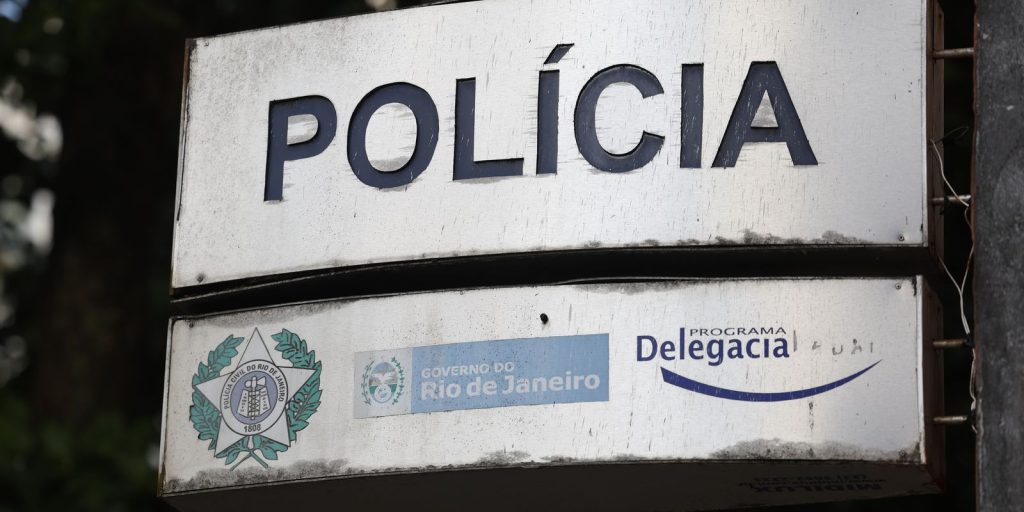 Operação policial mira atletas de Vasco e Vila Nova por suspeita de ligação com tráfico