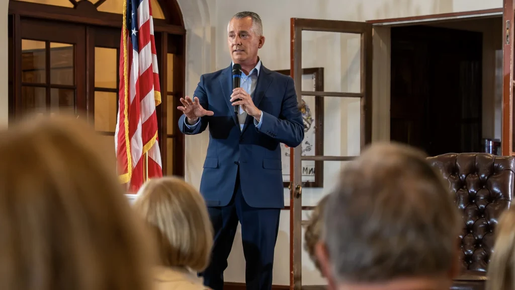 David Jolly vence primária democrata na Flórida e disputará governo estadual contra republicano Byron Donalds