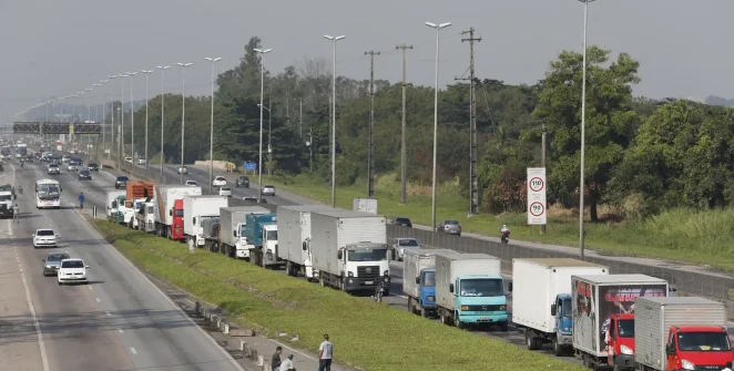 Nova lei torna permanente regra do frete mínimo e amplia fiscalização no transporte de cargas