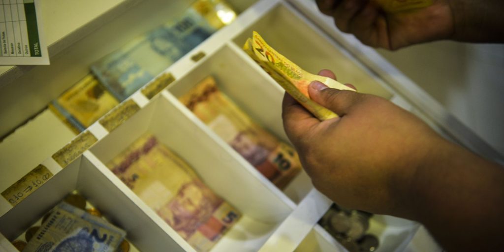 Último lote do abono salarial de 2026 é pago a trabalhadores nascidos em novembro e dezembro