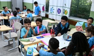 Ensino integral supera parcial no Ideb 2025 e reduz desigualdade, aponta análise do Instituto Natura