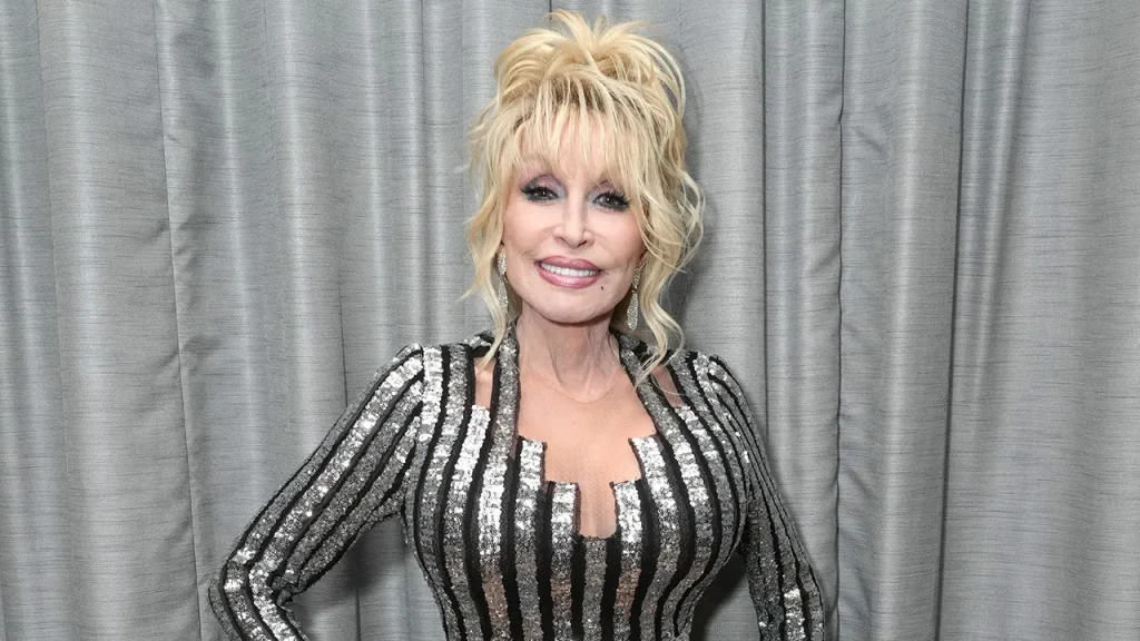 Trump determina bandeiras dos EUA a meio-mastro por uma semana após morte de Dolly Parton