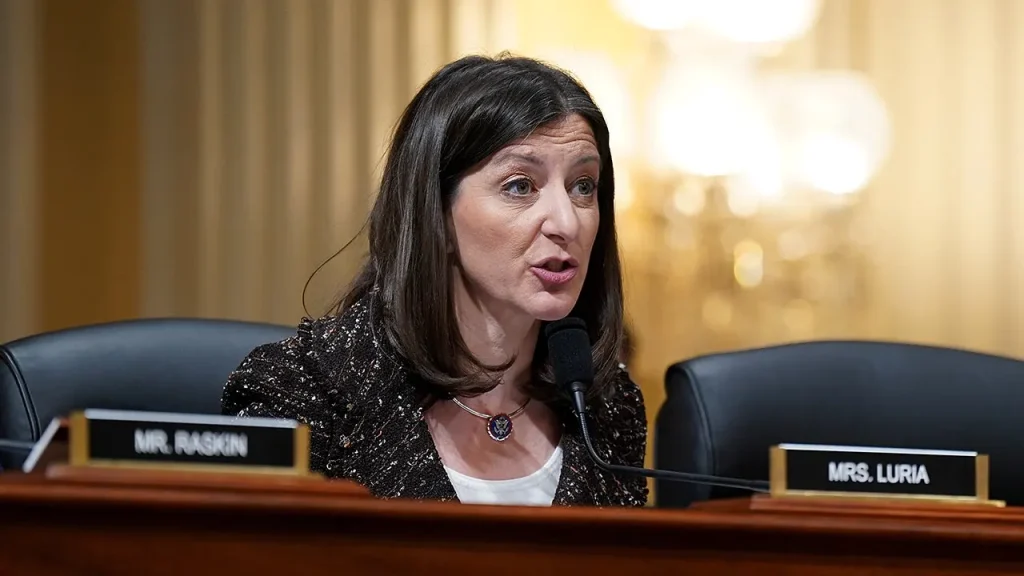Elaine Luria vence primária democrata na Virgínia e terá revanche contra deputada Jennifer Kiggans