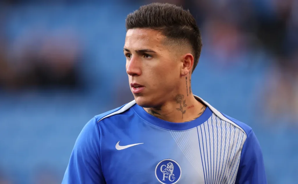 Chelsea monitora substitutos para Enzo Fernández em meio a possível saída para o Manchester City