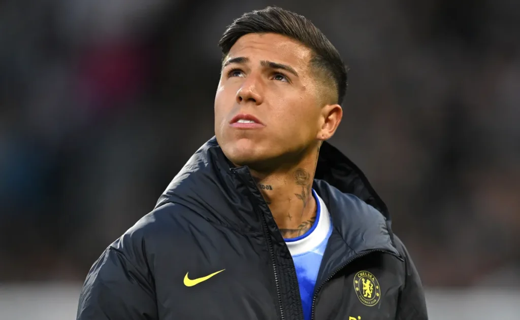 Chelsea monitora substitutos para Enzo Fernández enquanto City prepara oferta de R$ 780 milhões
