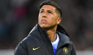 Chelsea monitora substitutos para Enzo Fernández enquanto City prepara oferta de R$ 780 milhões