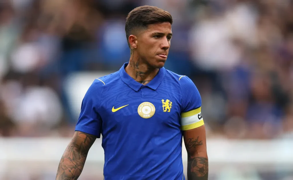 Enzo Fernández deve ficar fora do Chelsea contra o Brighton em meio a negociações com o City