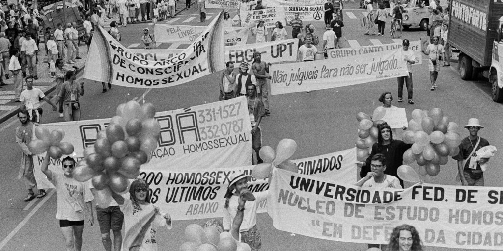 Exposição no Museu da Diversidade Sexual resgata quatro décadas de luta feminista e LGBTQ+ pelas lentes de Alice Oliveira