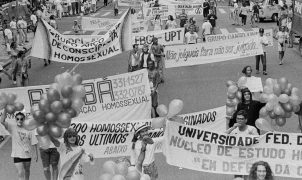 Exposição no Museu da Diversidade Sexual resgata quatro décadas de luta feminista e LGBTQ+ pelas lentes de Alice Oliveira
