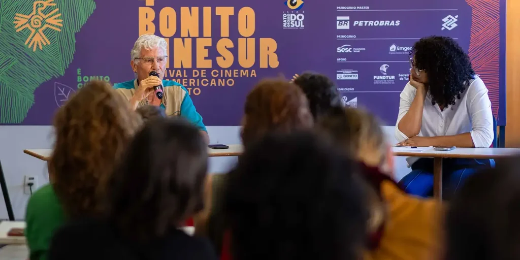 Acervo do Vídeo nas Aldeias, com mais de 4 mil horas de registros, está ameaçado, alerta Vincent Carelli