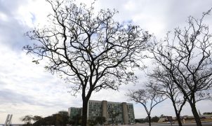 Calor predomina em grande parte do país nesta terça-feira; Sul tem alerta de tempestades