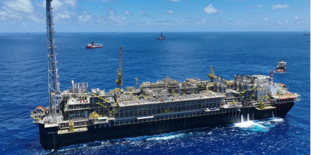 Liminar suspende imposto de 12% sobre exportação de petróleo