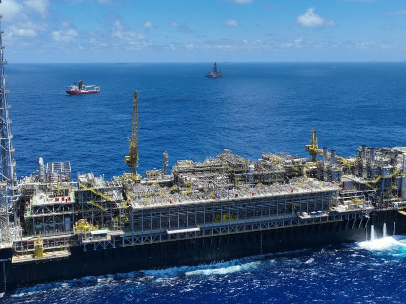 Liminar suspende imposto de 12% sobre exportação de petróleo