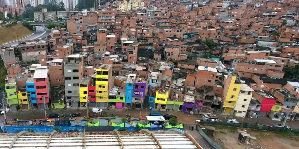 Concentração de riqueza amplia desigualdade política no Brasil, aponta Oxfam