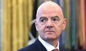 UEFA diz que Infantino perdeu confiança da entidade e cobra responsabilização após recuo da FIFA em plano de venda de participação na Copa