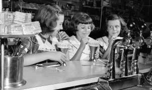 National Root Beer Float Day history from sassafras to vanilla ice cream