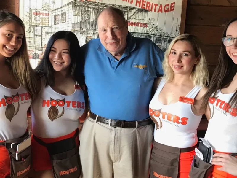 Hooters birthday tradition keeps 102-year-old Navy veteran coming back