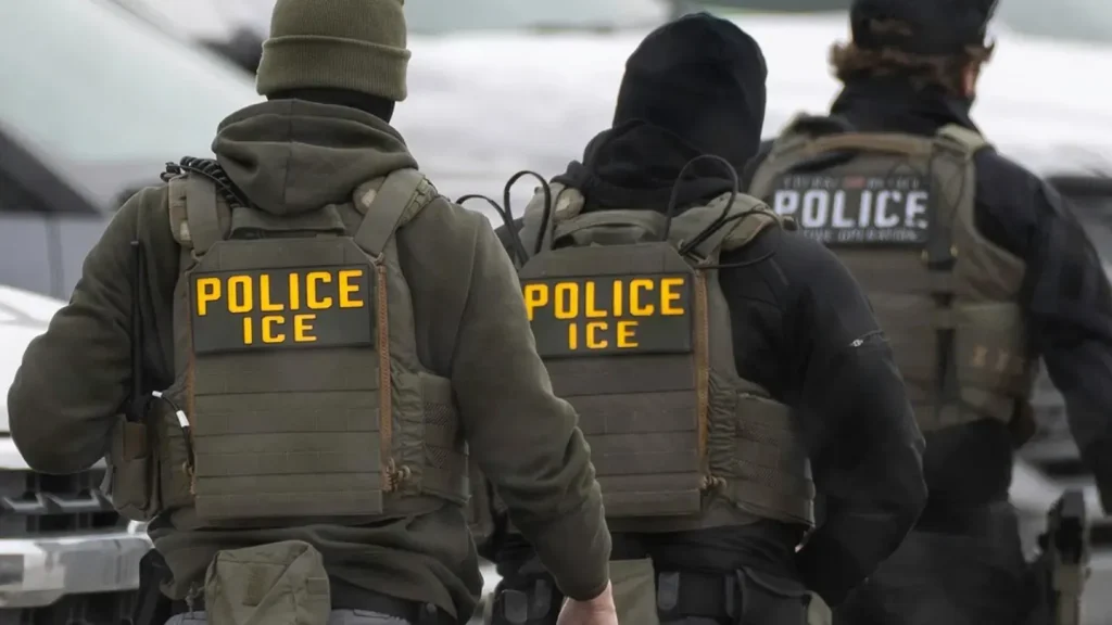 Hochul e James ameaçam processar ICE por uso de luvas de choque em Nova York