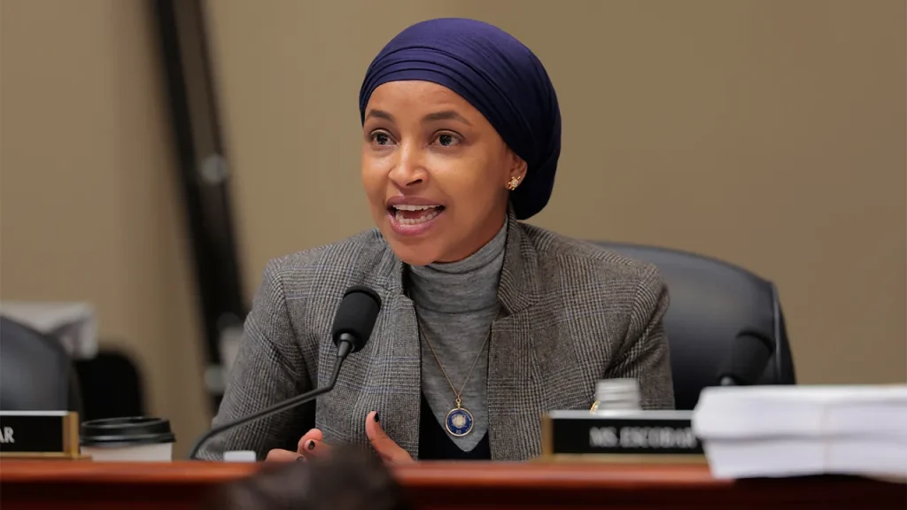 Polícia apreende armas em casa do filho de Ilhan Omar; congressista não é alvo