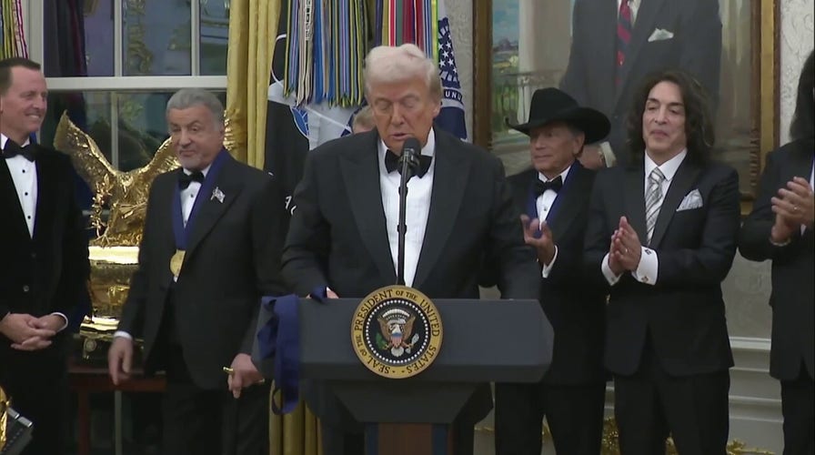 Trump honors America’s cultural icons in Oval Office: ‘Most accomplished class ever’