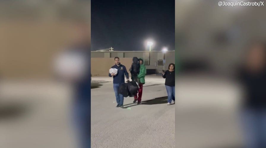 Rep Joaquin Castro escorts 5-year-old, father from Texas detention facility