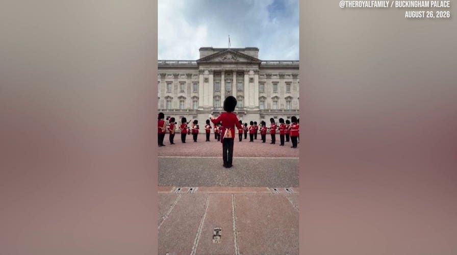 UK Band of the Guards plays ‘9 to 5’ outside Buckingham Palace in royal tribute