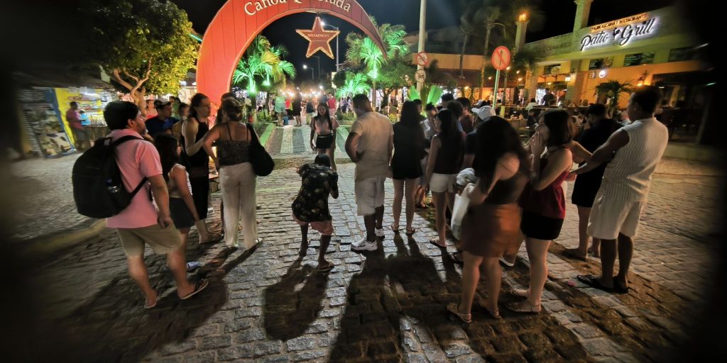 Festival Agosto do Mar agita Canoa Quebrada com gastronomia, música e cultura