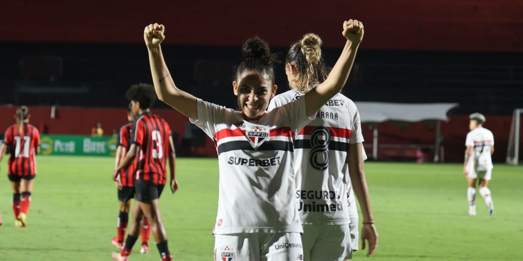 São Paulo vence Vitória no Barradão e assume liderança do Brasileirão Feminino