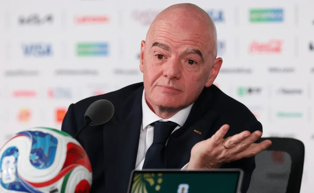 Crise na Fifa se aprofunda após Inglaterra mudar posição sobre reeleição de Infantino em 2027