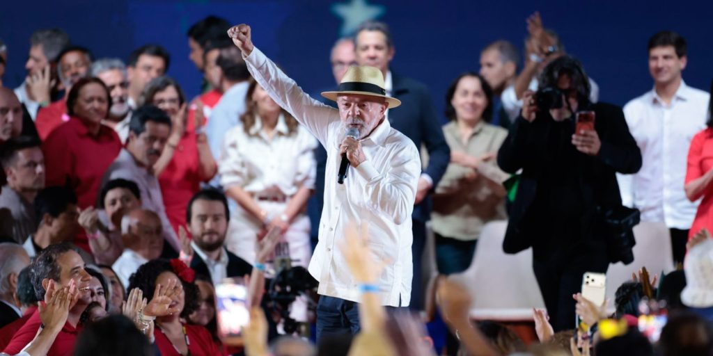 PT oficializa chapa Lula-Alckmin e lança candidatura à reeleição em convenção em São Paulo