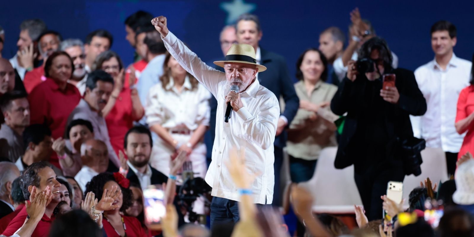 PT oficializa chapa Lula-Alckmin e lança candidatura à reeleição em convenção em São Paulo