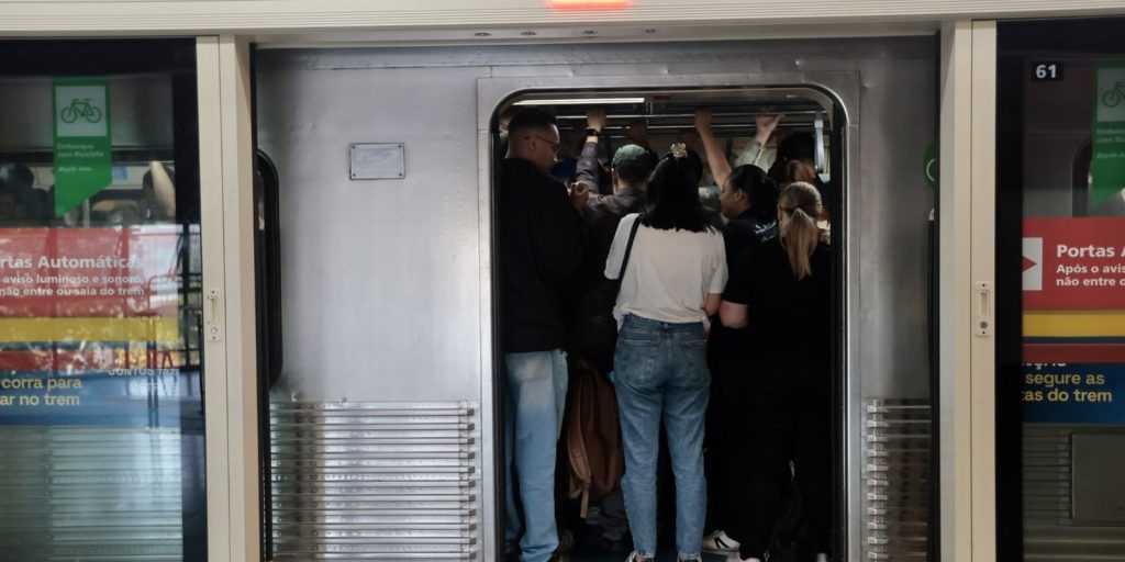 Greve da CPTM obriga passageiros a mudar rotina e gera 750 km de congestionamento em SP