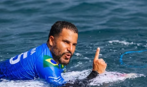 Ítalo Ferreira domina Teahupo’o, vence australiano e garante vaga nas semifinais da WSL