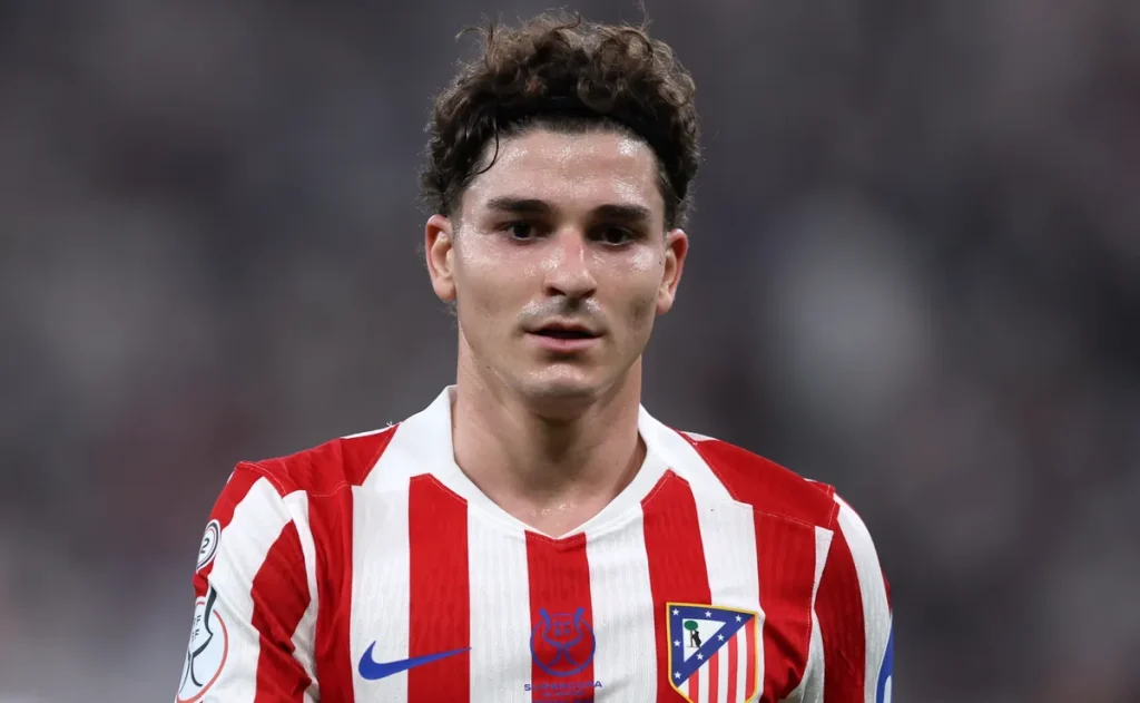 Julian Alvarez fica no banco do Atlético de Madrid contra o Athletic Bilbao