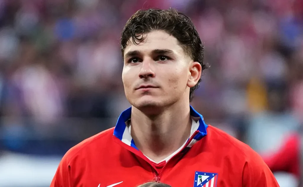 Simeone evita defender Álvarez após protestos da torcida do Atlético de Madrid