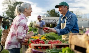 Cyclospora outbreak drives surge in Ohio farmers market lettuce demand